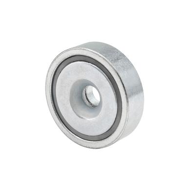 Lav Neodymium Pottemagnet Ø25x7,0 mm med undersænket skruehul Ø4,5 mm og 14 kg trækkraft