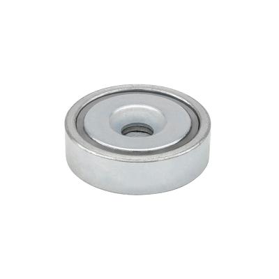 Lav Neodymium Pottemagnet Ø25x7,0 mm med undersænket skruehul Ø4,5 mm og 14 kg trækkraft